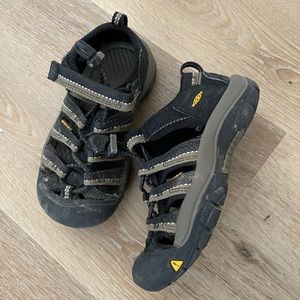 Black Keen sandals